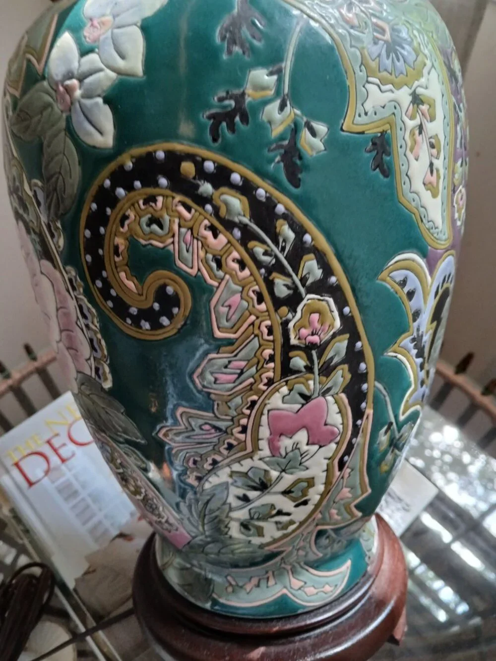 Chinoiserie / Vtg Oriental Style Hand Painted Ceramic Table Lamp